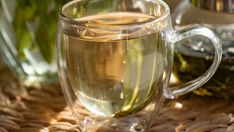 Chá de Alecrim: benefícios e para que serve a planta